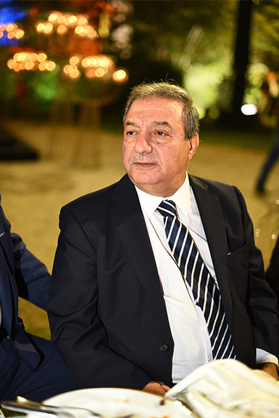 نجوم العالم العربيّ يحتفلون بالعروسين: زفاف أسطوريّ لأنور صادق الصبّاح